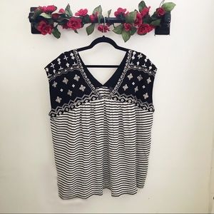 lucky brand embroidered top 🎶